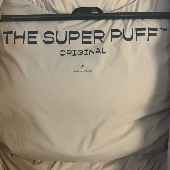 Aritzia - The Super Puff Original Beige Vest in SMALL - Picture 5 of 8